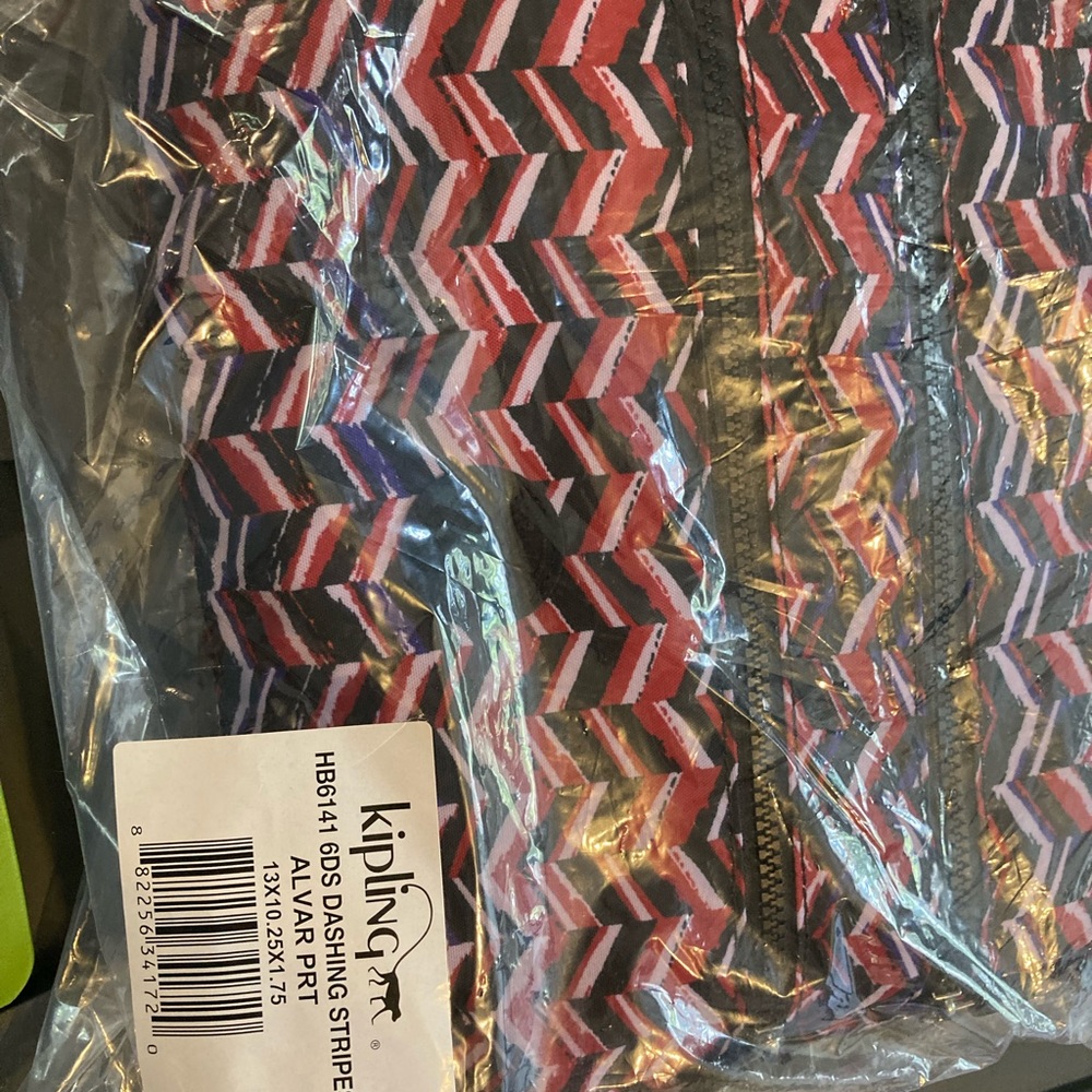 Kipling Alvar NWT chevron print